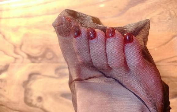 足系列绅士：绅士足部护理产品系列梦中情人：浪漫梦幻的情人礼物丝月神：柔软舒适的丝质床品足视频：足球比赛的视频集锦合集：精选合集，包含多种产品或内容