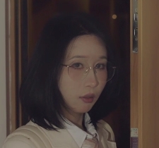 云溪奶桃桃：云溪牌奶桃桃产品信息反差学妹：时尚潮流的反差学妹服装1V：高清1V视频资源996MB：996MB存储空间百度盘：百度云盘存储服务