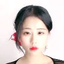 绝美女神展示全新姿势，20小时黄玫瑰吸引眼球