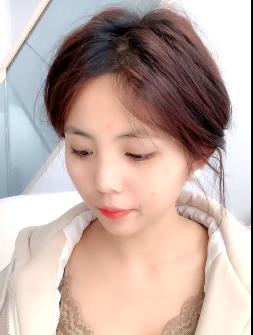 服装店老板娘提供纸箱，可交换1V-1.3G