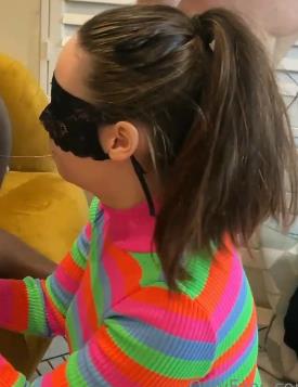 妻子在OnlyFans上为丈夫守旁边伺候的商品OnlyFans平台上的专属服务，妻子全程陪伴，守候在您身边