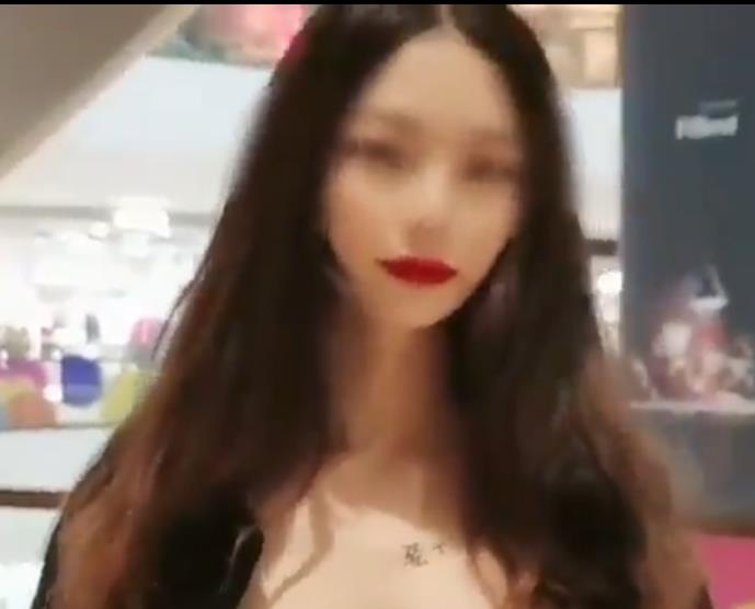 精选烧货：精选的热门商品反差婊：时尚潮流款式Exhib：展示自信风采精彩露脸：精彩的面部表情展示打野：户外运动装备