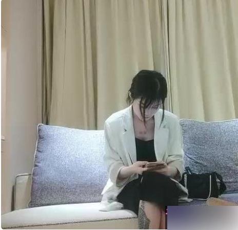 沈先森的高冷黑色长裙作品