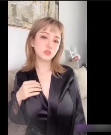 抖音网红周大萌的御姐范商品