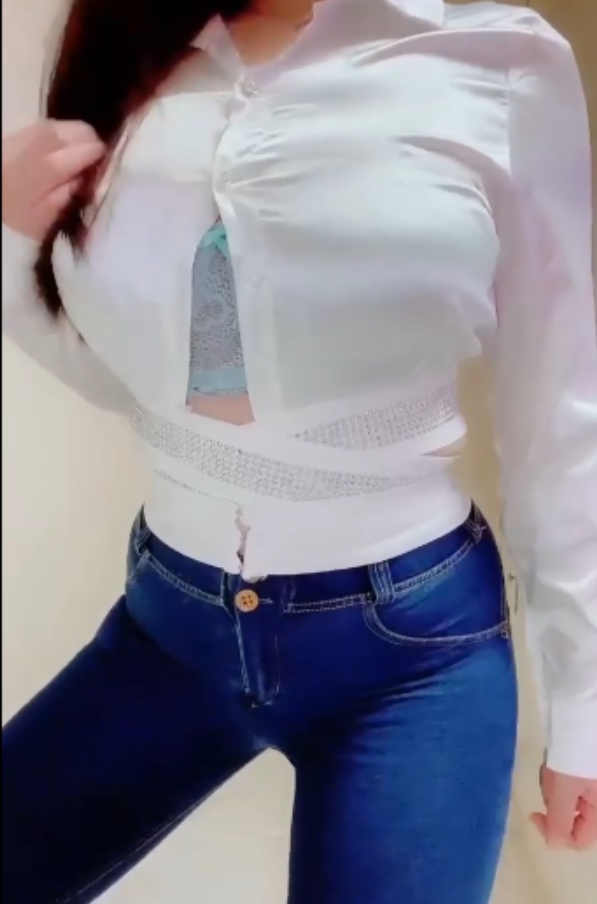 自行打包的快手百万网红安妮朵朵最新定制视频