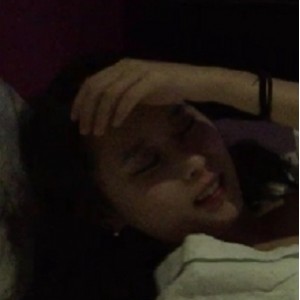 商品精选小美女酒后迷糊状态三人游无水3v893mb百度云泄密资源