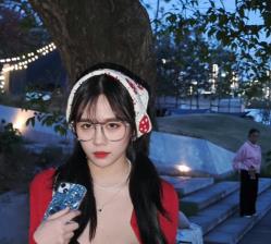 Ceasonshot99：女神级高颜值御姐风户外露脸图集，电脑墙纸校服调皮