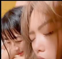 倪娜Nina精选网红组队闺蜜自拍视频，时长11分，男女四人游，汉堡用嘴车灯，下载