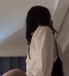 最新大瓜-长清大学门事件,别人心目中的白月光女神被体育生无情玩玩2V433M