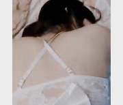 神仙JK妹子与P大神互动，1V和550m视频揭秘