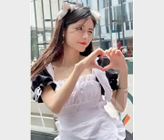 抖音女神小雅：个人秀短视频大放异彩