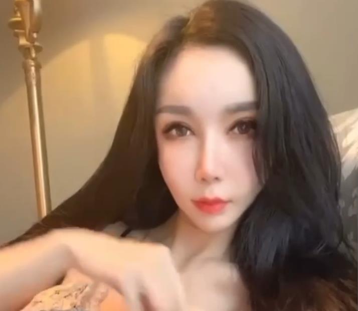 高科技女神陈怡曼剧情诱惑,5V资源1.4G,身材高挑大长腿惹人爱