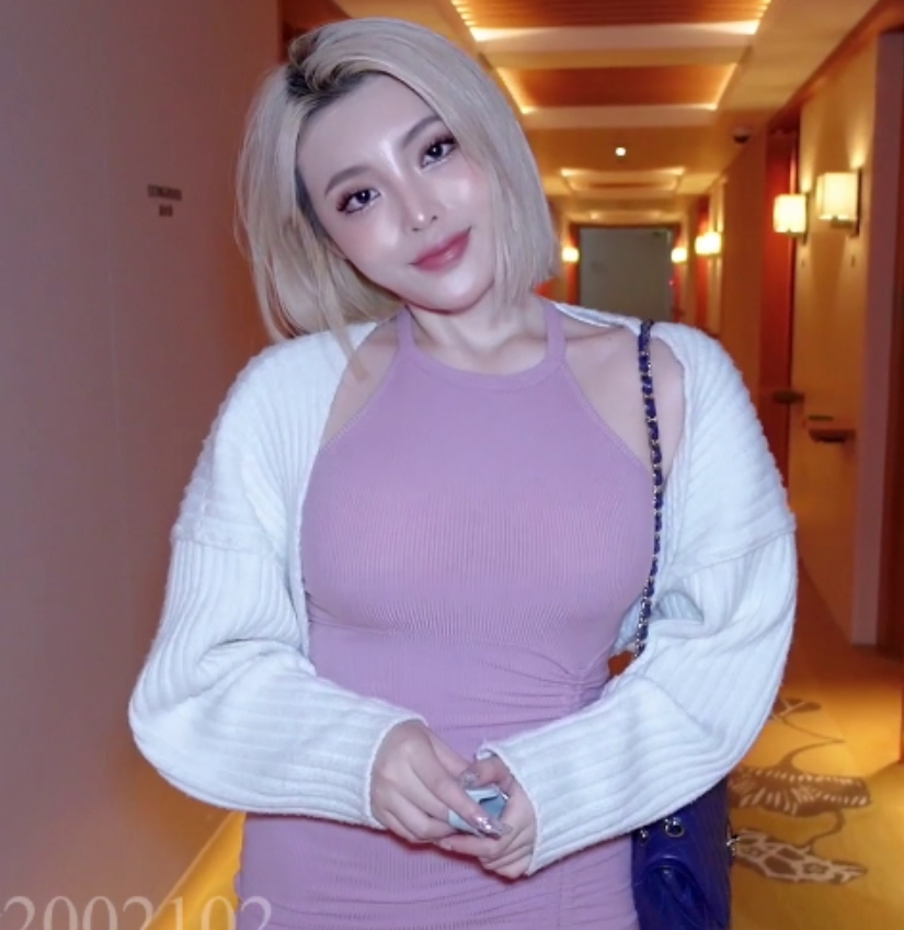 台湾美臀魅惑大合集:黄kitty2002102推特网诱人415V+49G视频下载