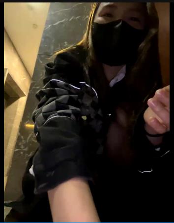 男厕T蛋P水秀：Love-Lynn自拍系列，商场楼梯间火爆WC18V-8G