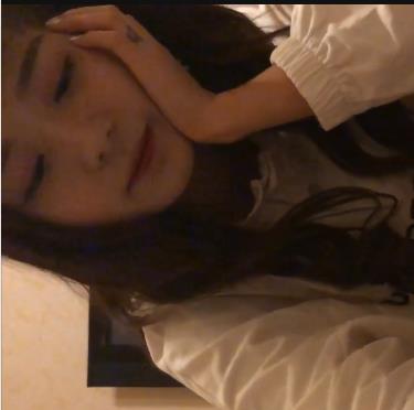 仙女姐姐：萌妹跳舞自拍，颜值在贤娆手机聊天精彩对话