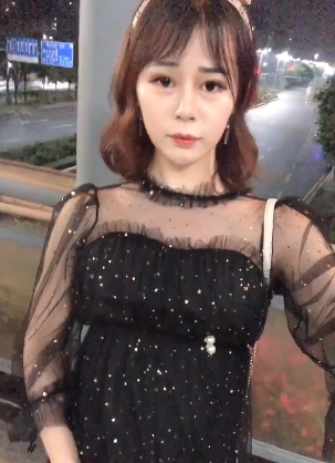 火爆网红张思妮有尺度合集：宅男虎牙、界顶斗鱼女主播、柔和清纯模样、奇怪棒子神秘处、伪娘逛街商场女厕