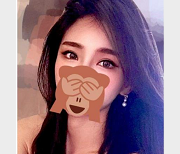 探索ChenYY的网红魅力：精选反差Y妻，拥有酥车灯大长腿的性感身材，充满柔情的湛蓝眼睛，多人游野外，120M视频资源