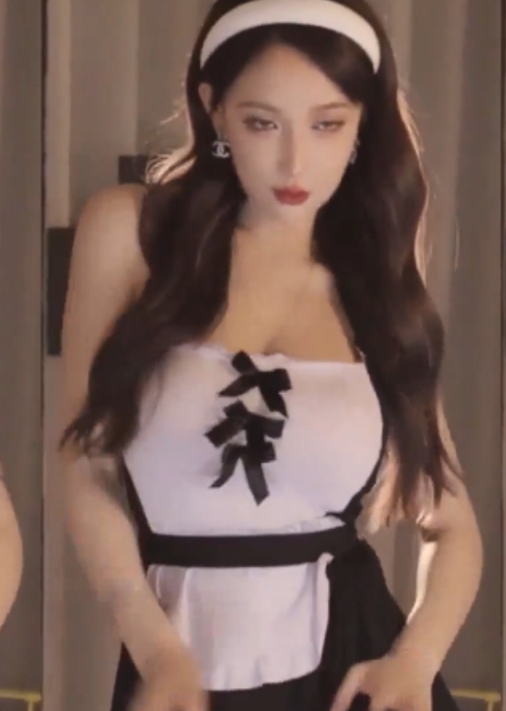 米娜大摆锤合集:两只大白兔诱惑顶级表演