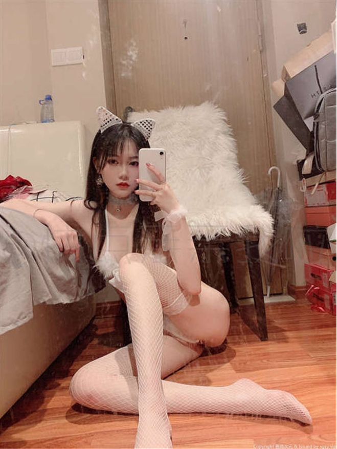 秋秋魔法合集：快点亲亲我，高颜值COSER带你进入神秘世界