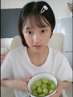 起来，跟着这对姐妹花一起享受舞蹈的魅力吧！热榜小女菩萨姐妹花女仆秀视频资源大放送！WC年直播道具秀惊艳上贤娆快来一睹为快！