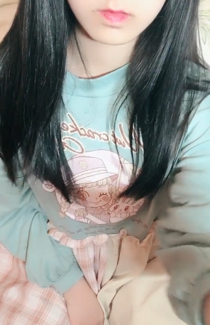 清纯美少女小银狐，动人气质惹人爱，婴儿肥皮肤棒到不行