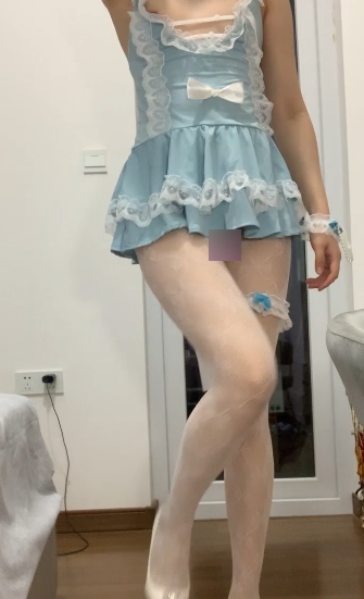 宅男粉力推荐：生物老师闵儿火爆稀缺合集3V-2.35G，浮力姬露骨逗趣性自娱自乐原味奶茶