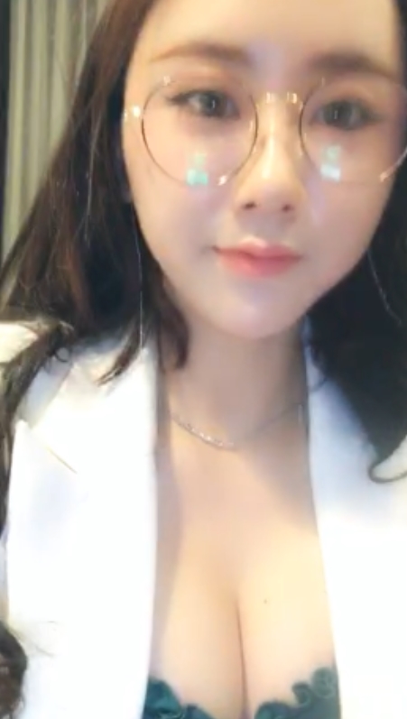 易直播2018：大合集珍藏，脚露脸丝袜聊天，92V42.73G百度盘，高二收藏至今