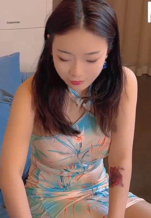 《娇妻以身偿还》视频大小1v+759m，老公逼迫妻子欠债，解压密码后下载观看