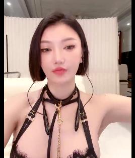 小巫婆福利合集12V3.6G:颜值车灯身材网红,快手作者自拍质量局认证