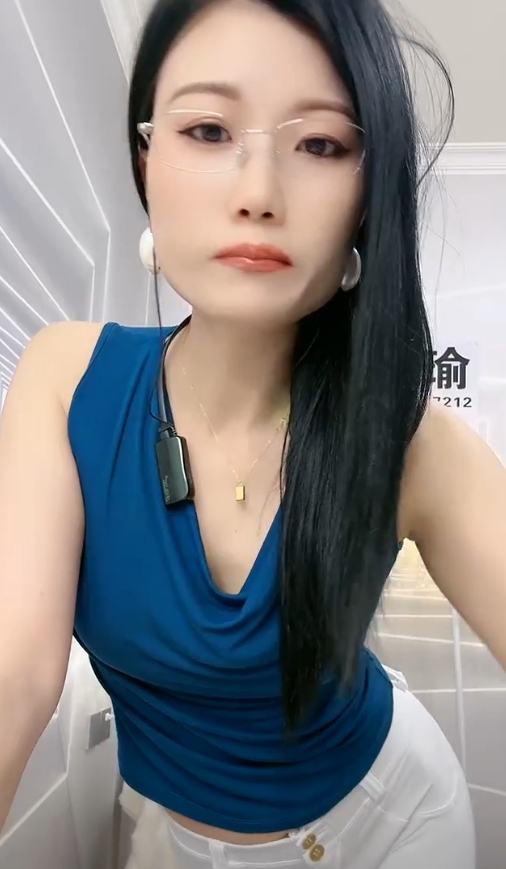 冷美人豹纹热舞，透明紧身裤，2.7G，20V，4小时06分