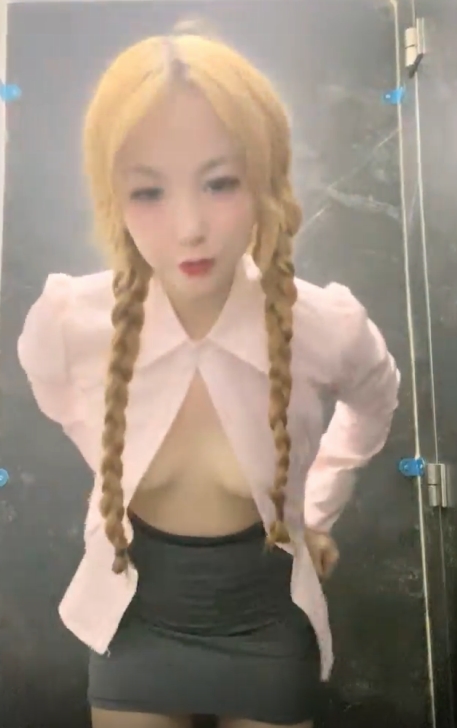 火锅店线下见面，乔宝快喷啊搬运2v+2.43G视频，舔狗们热议百度盘