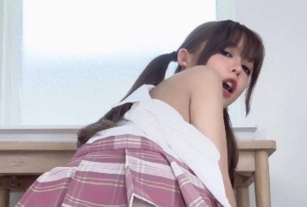 乱来妹子KittyKum189.5g视频合集，亚裔妹子黑丝护士