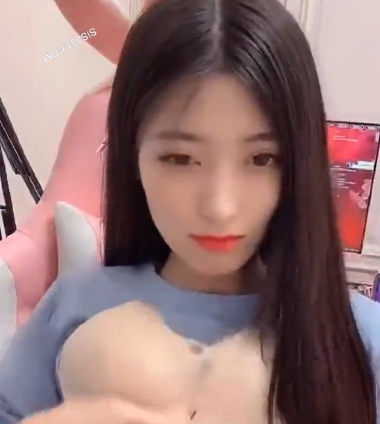 英雄联盟主播月月大小姐1v1挑战65m，精彩对决收藏无数