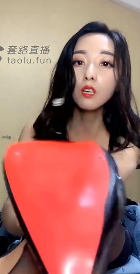 套路直播LisaQueen合集：精彩技巧视频一网打尽