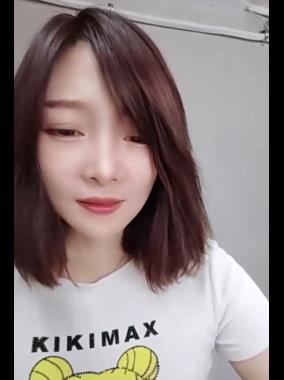 音乐老师小雪带你跳舞唱歌,小学生表情丰富,视频时长2分47秒