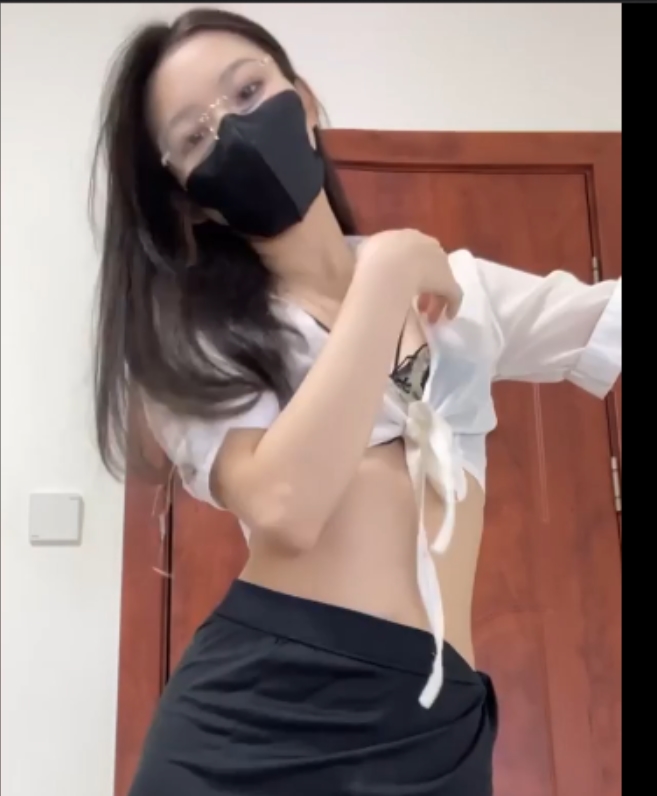 桃子福利姬：taotao7481，883个视频收藏，新增3个，百度ED2K平台，43v6.2g大小