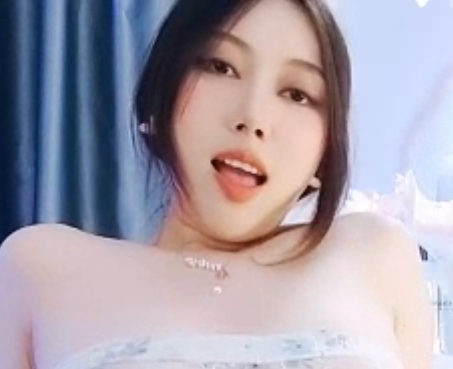 可甜可欲的大罩杯美女,收藏百度ED2K,视频大小适中