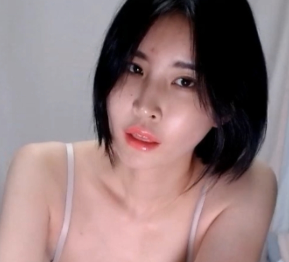 韩国主播ekgp：H级丰乳胖臀御姐甩奶按摩高清视频17.4GG