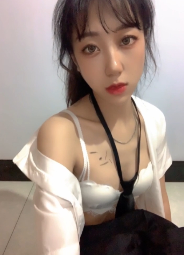 一少举牌露脸定制15.7g视频：收藏百度ED2K，补漏系列