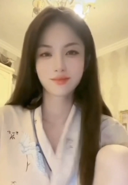 抖音土豪定制视频大放送,史迪西粉丝收藏量达81