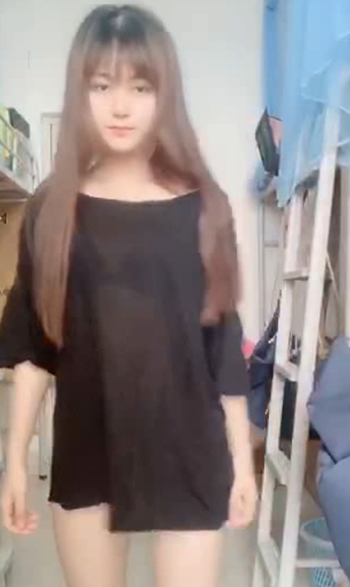 大四妹子独自宿舍直播，视频丰富多样，收藏量飙升12v4.16g