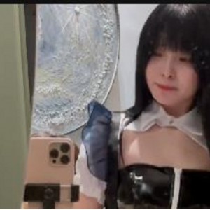 网红洛宝luobao1221自拍视频大放送，观看女神的32V2.7G资源