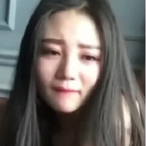 W金宝鱼事件的来龙去脉和主角金宝鱼的魅力。因此，取一个标题为《6W金bao鱼事件》最清晰的版本，既能突出事件的关键信息，又能突出视频的清晰度和数量。