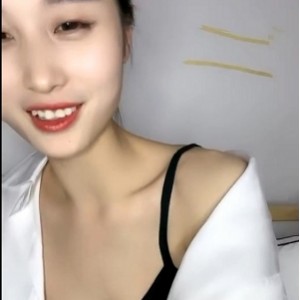 个视频都充满了她独特的个性和魅力。收藏她的视频，就像是收藏了一段轻松愉快的时光。想要一睹辣妹小九九的风采，不妨来百度搜索她的作品吧！