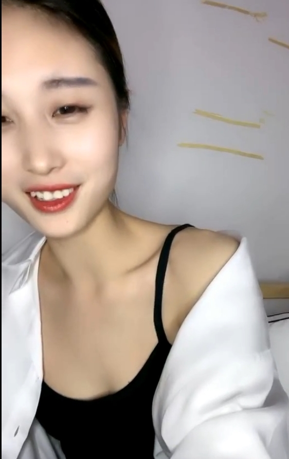 个视频都充满了她独特的个性和魅力。收藏她的视频，就像是收藏了一段轻松愉快的时光。想要一睹辣妹小九九的风采，不妨来百度搜索她的作品吧！