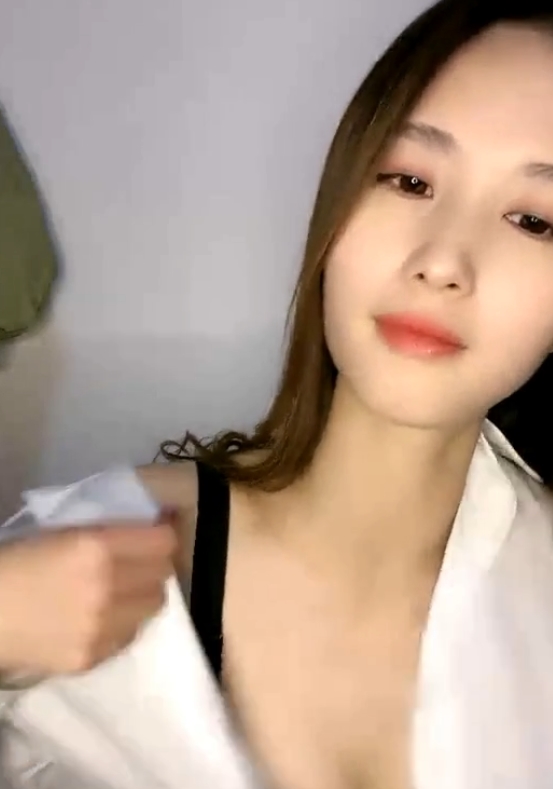 个视频都充满了她独特的个性和魅力。收藏她的视频，就像是收藏了一段轻松愉快的时光。想要一睹辣妹小九九的风采，不妨来百度搜索她的作品吧！