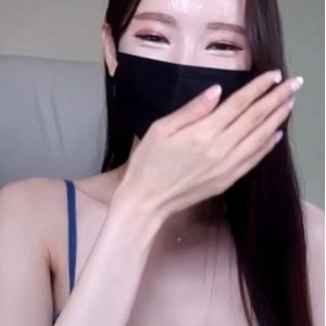 魅力和才华，依然能够吸引大量粉丝的关注。Sys27033的直播视频不仅数量众多，而且每一集都是精品，让观众们享受到了高品质的娱乐体验。如果你也是他的粉丝，不妨收