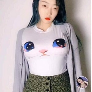 展示了她在舞蹈和变装方面的才华，以及她散发的迷人魅力。这些视频大小和数量都足够让粉丝们回味无穷，感受到她独特的魅力。