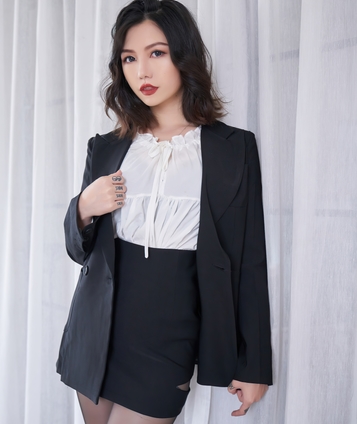 霸气成熟女人菊姐散播黑丝合集，16V9.2G超值推荐！