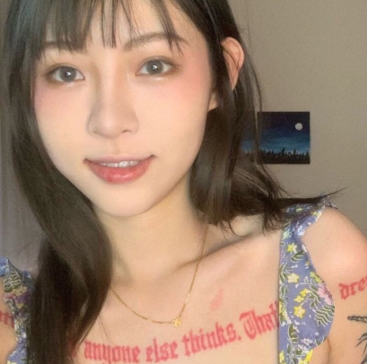 网红痞幼：500万粉丝独特纹身魅力，作品众多适合手机屏幕